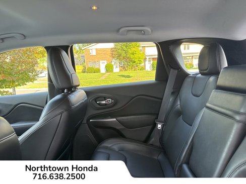 Used 2019 Jeep Cherokee Limited image 18