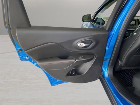 Used 2020 Jeep Cherokee Trailhawk image 20