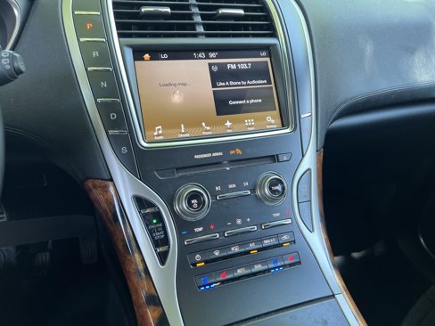 Used 2017 Lincoln MKX Reserve image 23