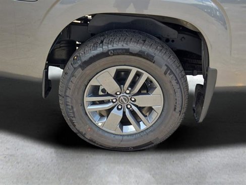 Used 2025 Nissan Frontier SV image 20