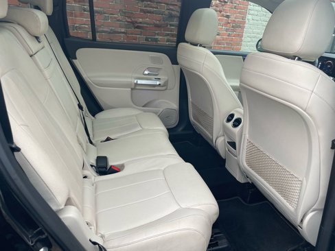 Used 2021 Mercedes-Benz GLB 250 4MATIC w/ Premium Package image 23