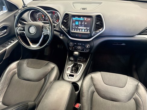 Used 2018 Jeep Cherokee Latitude Plus image 11
