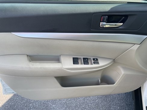 Used 2010 Subaru Outback 2.5i Premium image 14