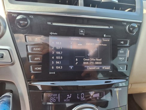 Used 2017 Toyota Prius V Five image 14