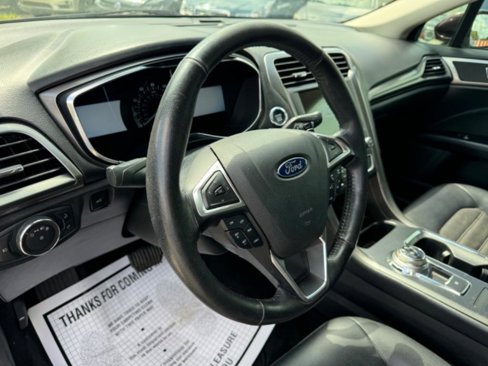 Used 2017 Ford Fusion SE w/ Equipment Group 201A image 12