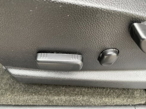 Used 2016 GMC Canyon SLT image 16