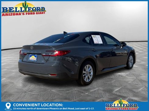 Used 2025 Toyota Camry LE image 3