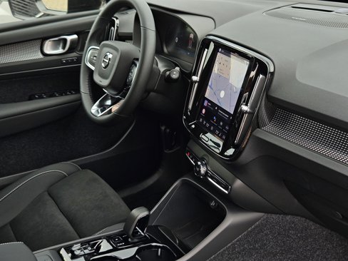 New 2026 Volvo XC40 B5 Ultra w/ Protection Package Premier image 36