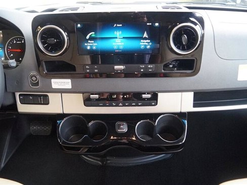 Used 2020 Mercedes-Benz Sprinter 3500 image 11