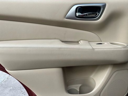 Used 2016 Nissan Pathfinder Platinum image 10