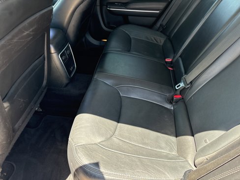 Used 2015 Chrysler 300 Limited image 19