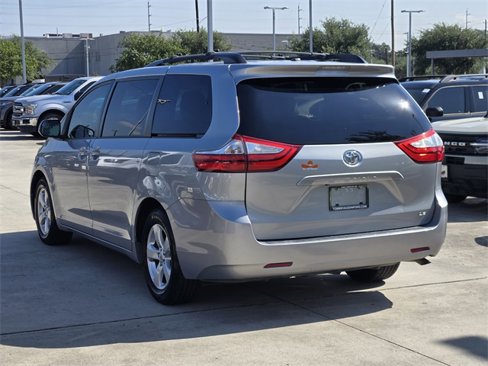 Used 2015 Toyota Sienna LE image 5