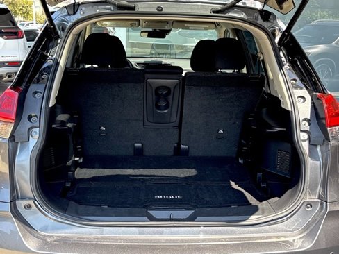 Used 2020 Nissan Rogue SV w/ Premium Package image 23