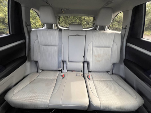 Used 2016 Toyota Highlander LE image 28