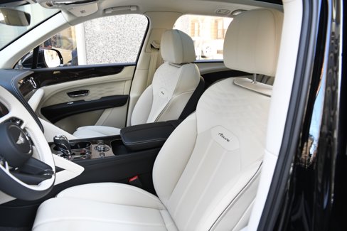 New 2025 Bentley Bentayga Extended Wheelbase image 9