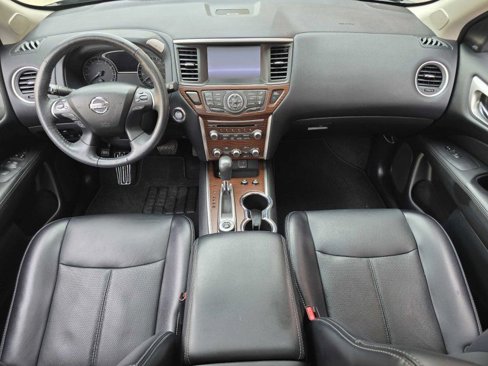 Used 2020 Nissan Pathfinder Platinum image 4