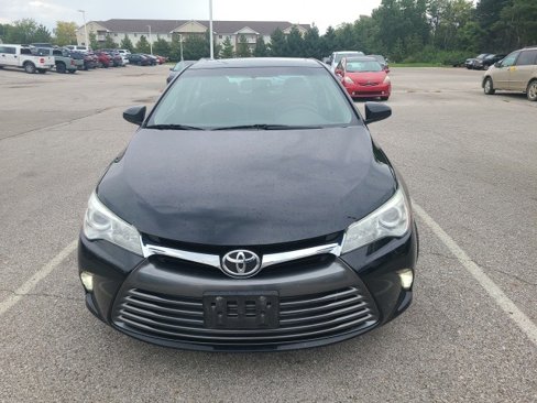 Used 2017 Toyota Camry XLE image 3
