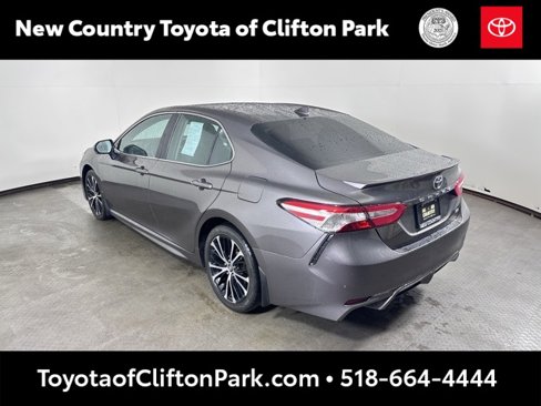 Used 2020 Toyota Camry SE image 5