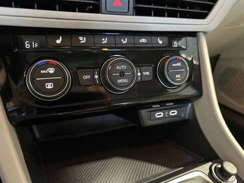 Used 2024 Volkswagen Jetta SE image 26