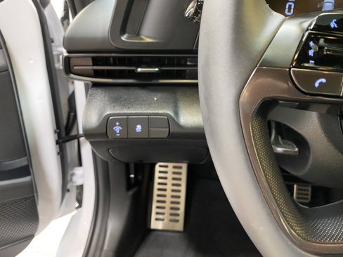 Used 2025 Hyundai Elantra Sport image 33