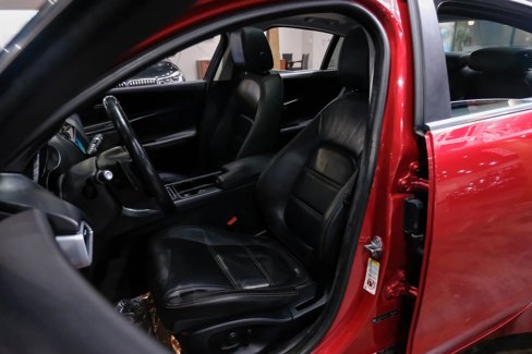 Used 2017 Jaguar XE Prestige image 4