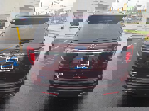 Used 2019 Ford Explorer XLT w/ Equipment Group 202A image 4