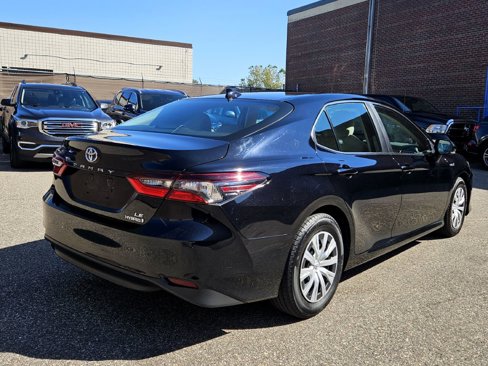 Used 2021 Toyota Camry LE image 2