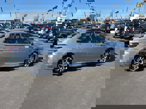 Used 2021 Toyota Camry LE image 7