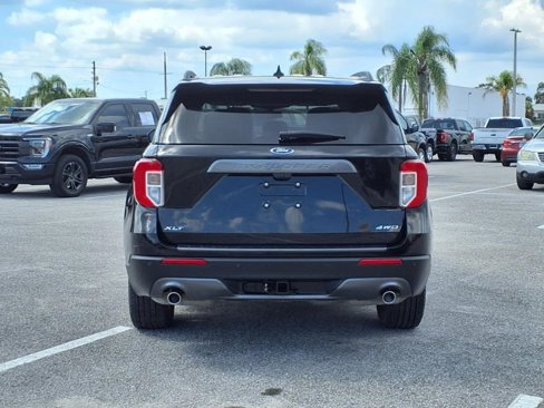 Used 2021 Ford Explorer XLT w/ XLT Sport Appearance Package image 6