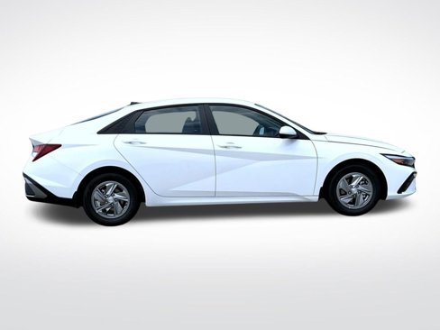 New 2025 Hyundai Elantra SE image 5