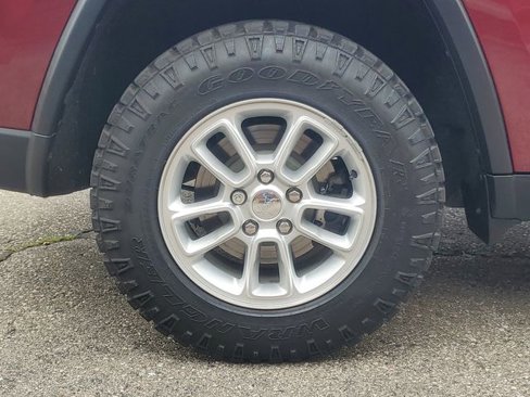 Used 2018 Jeep Grand Cherokee Laredo image 5
