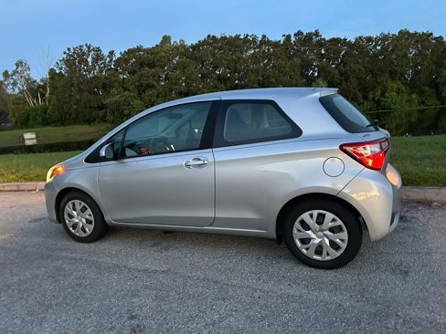 Used 2018 Toyota Yaris L image 3