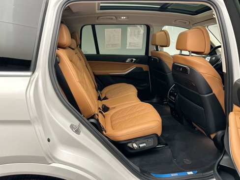 Used 2024 BMW X7 xDrive40i w/ Parking Assistance Package image 7
