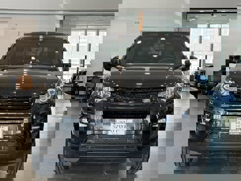 Used 2016 Land Rover Discovery Sport SE image 2
