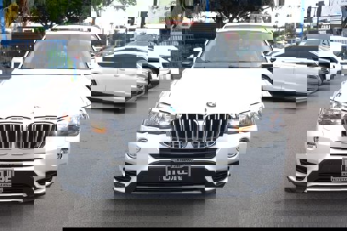 Used 2017 BMW X3 sDrive28i image 2