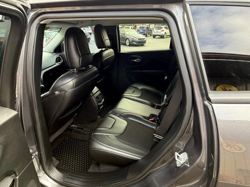 Used 2019 Jeep Cherokee Latitude Plus image 9