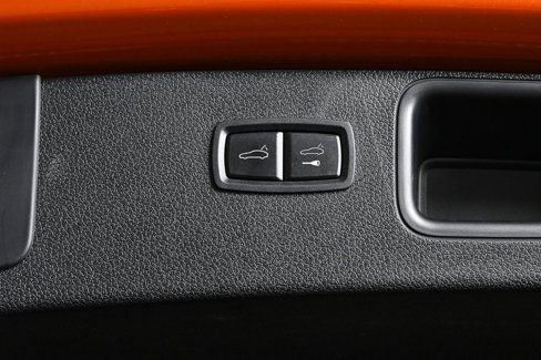 Certified 2022 Porsche Macan image 33