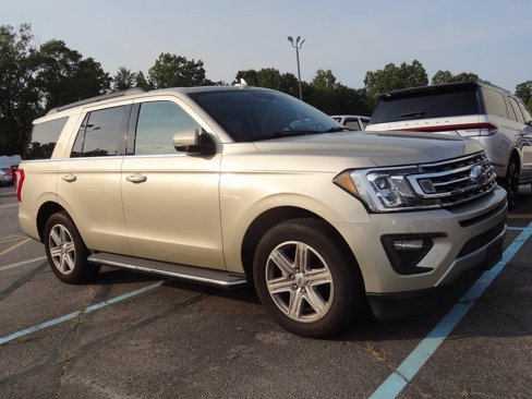 Used 2018 Ford Expedition XLT w/ Equipment Group 202A image 2