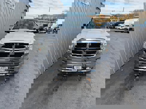 Used 2014 RAM 1500 4x4 Crew Cab w/ Exterior Appearance Group image 3