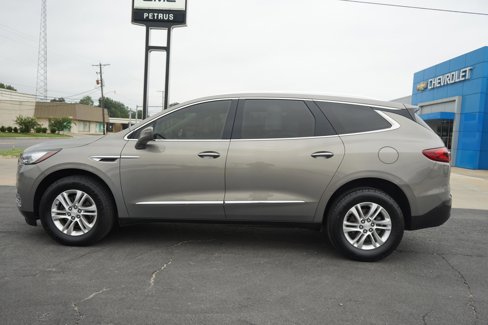Used 2018 Buick Enclave Essence image 2