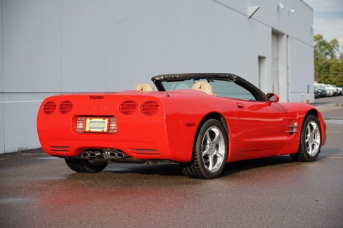 Used 2000 Chevrolet Corvette Convertible w/ Performance Handling Pkg image 3
