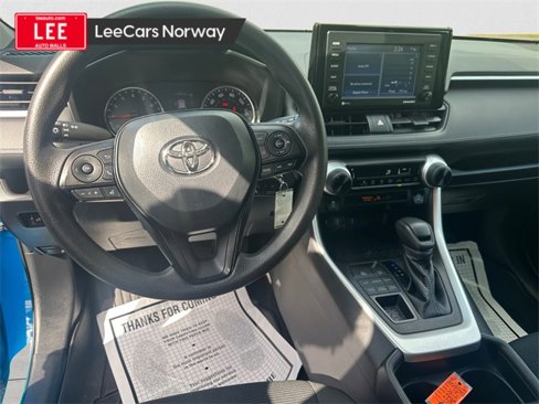 Used 2021 Toyota RAV4 LE image 10