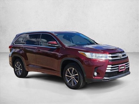 Used 2018 Toyota Highlander XLE image 3
