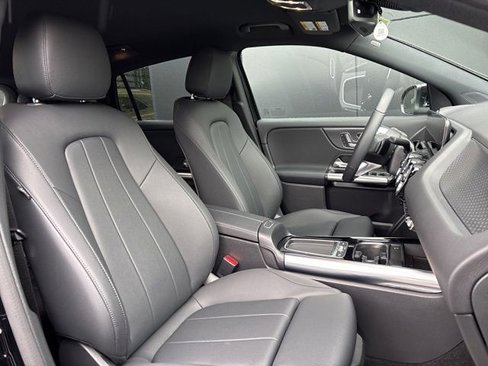 Used 2025 Mercedes-Benz GLA 250 4MATIC image 31