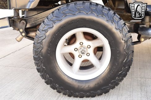 Used 1993 Jeep Wrangler 4WD image 9