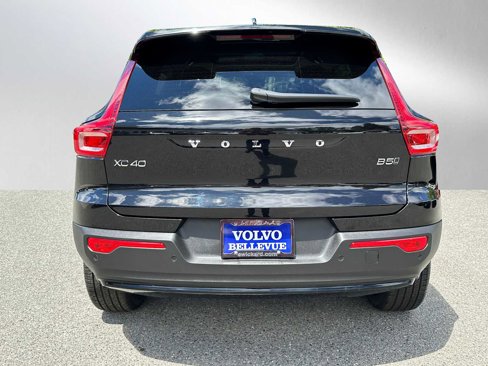 Used 2024 Volvo XC40 B5 Plus w/ Climate Package image 6