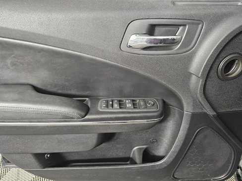 Used 2013 Dodge Charger SE image 31