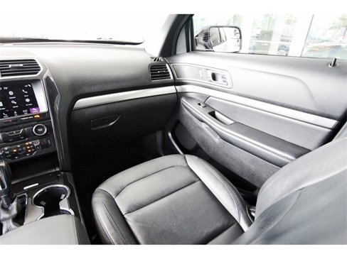 Used 2018 Ford Explorer XLT w/ Equipment Group 202A image 9