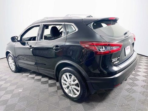 Certified 2020 Nissan Rogue Sport SV image 6