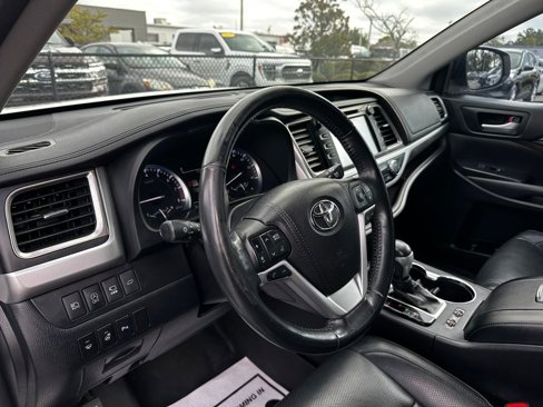 Used 2017 Toyota Highlander Limited Platinum image 62